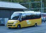 (256'454) - PostAuto Zentralschweiz - Nr. 301/OW 5300/PID 11'110 - Iveco/Rosero (ex HW Kleinbus, Giswil) am 28. Oktober 2023 beim Bahnhof Giswil