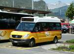 (251'118) - PostAuto Bern - BE 724'151/PID 5383 - Mercedes am 6. Juni 2023 beim Bahnhof Gstaad