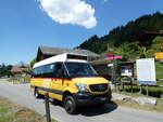 Mercedes/820397/252616---kuebli-gstaad---be (252'616) - Kbli, Gstaad - BE 305'545/PID 10'890 - Mercedes am 11. Juli 2023 in Turbach, Post