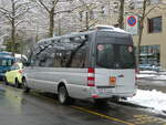 Mercedes/833486/257437---boenigen-schule-boenigen-- (257'437) - Bnigen Schule, Bnigen - BE 501'443 - Mercedes am 4. Dezember 2023 beim Bahnhof Interlaken Ost