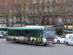 (167'000) - RATP Paris - Nr. 8125/DB 842 DH - Irisbus am 16. November 2015 in Paris, Alma-Marceau
