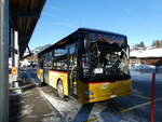 (231'529) - PostAuto Bern - BE 422'461 - MAN/Gppel (ex AVG Meiringen Nr. 61) am 20. Dezember 2021 beim Bahnhof Gstaad