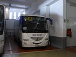 Mercedes/581691/185463---bus-blues---j9401 (185'463) - Bus Blues - J9401 - Mercedes/Indcar am 28. September 2017 in Andorra la Vella, Carparkhaus