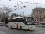 Mercedes/604696/189159---aus-frankreich-mont-blanc (189'159) - Aus Frankreich: Mont Blanc Bus, Chamonix - 3268 ZQ 74 - Mercedes am 12. Mrz 2018 in Genve, Place des Vingt-Deux-Cantons