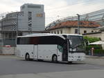 Mercedes/667625/208012---aus-griechenland-travel-chain (208'012) - Aus Griechenland: Travel Chain - INX-9099 - Mercedes am 21. Juli 2019 beim Bahnhof Chur