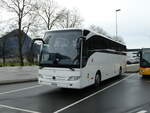 Mercedes/799603/244291---vega-tour-luzern-- (244'291) - Vega Tour, Luzern - SG 474'735 - Mercedes am 31. Dezember 2022 beim Bahnhof Interlaken Ost