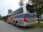 (254'408) - Buml, Lobsing - EI-GB 900 - Neoplan am 30. August 2023 in Greifswald, Parkplatz