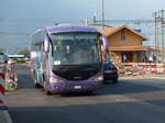 Scania/564844/181537---aus-italien--- (181'537) - Aus Italien: ??? - FJ-828 CY - Scania am 24. Juni 2017 beim Bahnhof Wilderswil