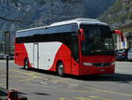 Volvo/773926/234573---closillon-tours-monthey-- (234'573) - Closillon Tours, Monthey - VS 443'232 - Volvo (ex TMR Martigny) am 15. April 2022 beim Bahnhof St-Maurice