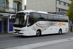 Volvo/899708/281085---aus-italien-ng-travel (281'085) - Aus Italien: NG Travel, Venezia - FL-270 PL - Volvo am 9. Oktober 2025 beim Bahnhof Interlaken Ost