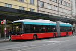 VB Biel/904471/282706---vb-biel---nr (282'706) - VB Biel - Nr. 55 - Hess/Hess Gelenktrolleybus am 4. Dezember 2025 beim Bahnhof Biel