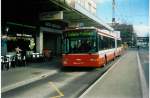 (021'700) - VB Biel - Nr. 86 - NAW/Hess Gelenktrolleybus am 17. Februar 1998 beim Bahnhof Biel