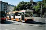 (042'110) - TPG Genve - Nr. 682 - NAW/Hess Gelenktrolleybus am 19. Juli 2000 beim Bahnhof Genve