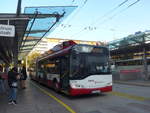 (197'003) - OBUS Salzburg - Nr. 318/S 822 RN - Solaris Gelenktrolleybus (ex TC La Chaux-de-Fonds/CH Nr. 143) am 13. September 2018 beim Bahnhof Salzburg