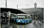 (045'035) - VBL Luzern - Nr. 166 - Volvo/Hess Gelenktrolleybus am 22. Februar 2001 beim Bahnhof Luzern