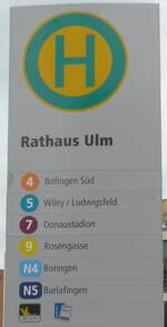 (171'039) - SWU-Haltestellenschild - Ulm, Rathaus Ulm am 19. Mai 2016