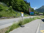 (251'555) - prov. PostAuto-Haltestelle am 15. Juni 2023 in Jaun, Bergbahnen