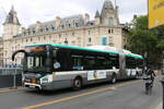 RATP Paris - Nr. 5556/EF 365 CV - Iveco Urbanway 18 Hybrid am 19. Juli 2023 in Paris (Aufnahme: Martin Beyer)