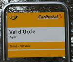 (244'159) - PostAuto-Haltestellenschild - Ayer, Val d'Uccle - am 26. Dezember 2022