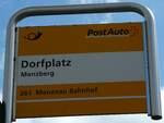 postauto/820991/252815---postauto-haltestellenschild---menzberg-dorfplatz (252'815) - PostAuto-Haltestellenschild - Menzberg, Dorfplatz - am 20. Juli 2023