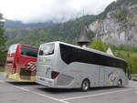 Schweiz/659665/205317---aus-oesterreich-arlberg-express (205'317) - Aus Oesterreich: Arlberg Express, Klsterle - FL 24'115 - Setra am 19. Mai 2019 in Lauterbrunnen, Kirche