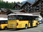 (251'152) - Kbli, Gstaad - Nr. 3/BE 330'862/PID 4535 - Setra am 6. Juni 2023 beim Bahnhof Gstaad