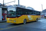 Brig/908316/284142---postauto-wallis---vs (284'142) - PostAuto Wallis - VS 441407/PID 10'349 - Iveco am 15. Januar 2026 beim Bahnhof Brig