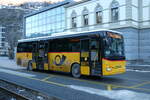 Brig/908324/284150---postauto-wallis---vs (284'150) - PostAuto Wallis - VS 445'901/PID 10'452 - Iveco am 15. Januar 2026 beim Bahnhof Brig