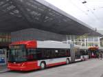 (157'633) - SW Winterthur - Nr. 122 - Hess/Hess Gelenktrolleybus am 6. Dezember 2014 beim Hauptbahnhof Winterthur