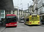 (242'502) - SW Winterthur - Nr. 175 + Nr. 179 - Solaris Gelenktrolleybusse am 12. November 2022 beim Hauptbahnhof Winterthur