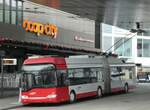 (243'281) - SW Winterthur - Nr. 171 - Solaris Gelenktrolleybus am 29. November 2022 beim Hauptbahnhof Winterthur