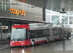 sw-wv-vw-winterthur/798720/243948---sw-winterthur---nr (243'948) - SW Winterthur - Nr. 404 - Hess/Hess Doppelgelenktrolleybus am 16. Dezember 2022 beim Hauptbahnhof Winterthur