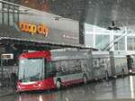 (243'958) - SW Winterthur - Nr. 409 - Hess/Hess Doppelgelenktrolleybus am 16. Dezember 2022 beim Hauptbahnhof Winterthur