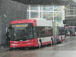 sw-wv-vw-winterthur/798732/243960---sw-winterthur---nr (243'960) - SW Winterthur - Nr. 111 - Hess/Hess Gelenktrolleybus am 16. Dezember 2022 beim Hauptbahnhof Winterthur