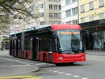 (249'033) - VB Biel - Nr. 92 - Hess/Hess Gelenktrolleybus am 22. April 2023 beim Bahnhof Biel