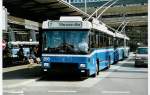 (034'911) - VBL Luzern - Nr. 256 - NAW/R&J-Hess Trolleybus am 26. Juli 1999 beim Bahnhof Luzern