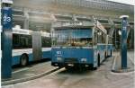 (038'136) - VBL Luzern - Nr. 101/LU 15'006 - Volvo/Hess am 30. Dezember 1999 beim Bahnhof Luzern