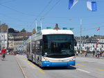 (173'811) - VBL Luzern - Nr. 221 - Hess/Hess Gelenktrolleybus am 8. August 2016 in Luzern, Bahnhofbrcke