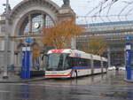 VBL Luzern/720107/222475---vbl-luzern---nr (222'475) - VBL Luzern - Nr. 414 - Hess/Hess Doppelgelenktrolleybus am 23. Oktober 2020 beim Bahnhof Luzern