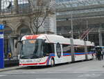 (245'352) - VBL Luzern - Nr. 241 - Hess/Hess Doppelgelenktrolleybus am 25. Januar 2023 beim Bahnhof Luzern