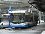 (256'870) - VBL Luzern - Nr. 222 - Hess/Hess Gelenktrolleybus am 10. November 2023 beim Bahnhof Luzern