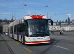 (259'151) - VBL Luzern - Nr. 242 - Hess/Hess Doppelgelenktrolleybus am 6. Februar 2024 in Luzern, Bahnhofbrcke