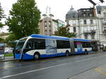 (240'447) - VMCV Clarens - Nr. 813 - Van Hool Gelenktrolleybus am 1. Oktober 2022 beim Bahnhof Vevey