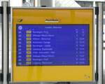 (232'688) - PostAuto-Infobildschirm am 6. Februar 2022 beim Bahnhof Laufen