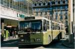 (028'408) - SVB Bern - Nr. 38 - FBW/R&J Gelenktrolleybus am 29. Dezember 1998 beim Bahnhof Bern
