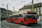 Bern/269568/071828---bernmobil-bern---nr (071'828) - Bernmobil, Bern - Nr. 61 - FBW/Hess Gelenktrolleybus am 8. Oktober 2004 beim Bahnhof Bern