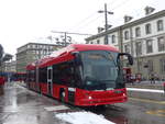Bern/592738/187055---bernmobil-bern---nr (187'055) - Bernmobil, Bern - Nr. 23 - Hess/Hess Gelenktrolleybus am 18. Dezember 2017 beim Bahnhof Bern