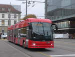 Bern/638905/199064---bernmobil-bern---nr (199'064) - Bernmobil, Bern - Nr. 27 - Hess/Hess Gelenktrolleybus am 29. Oktober 2018 beim Bahnhof Bern