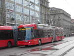 Bern/642278/199897---bernmobil-bern---nr (199'897) - Bernmobil, Bern - Nr. 23 - Hess/Hess Gelenktrolleybus am 10. Dezember 2018 beim Bahnhof Bern