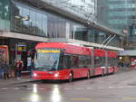 Bern/642553/199952---bernmobil-bern---nr (199'952) - Bernmobil, Bern - Nr. 43 - Hess/Hess Doppelgelenktrolleybus am 10. Dezember 2018 beim Bahnhof Bern